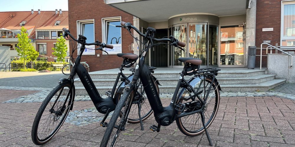 Zwei nigelnagelneue E-Bikes im städtischen E-Bike-Verleih