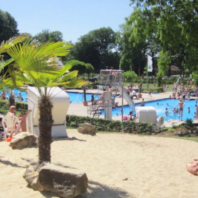 Poolparty zum 80. Geburtstag im Freibad